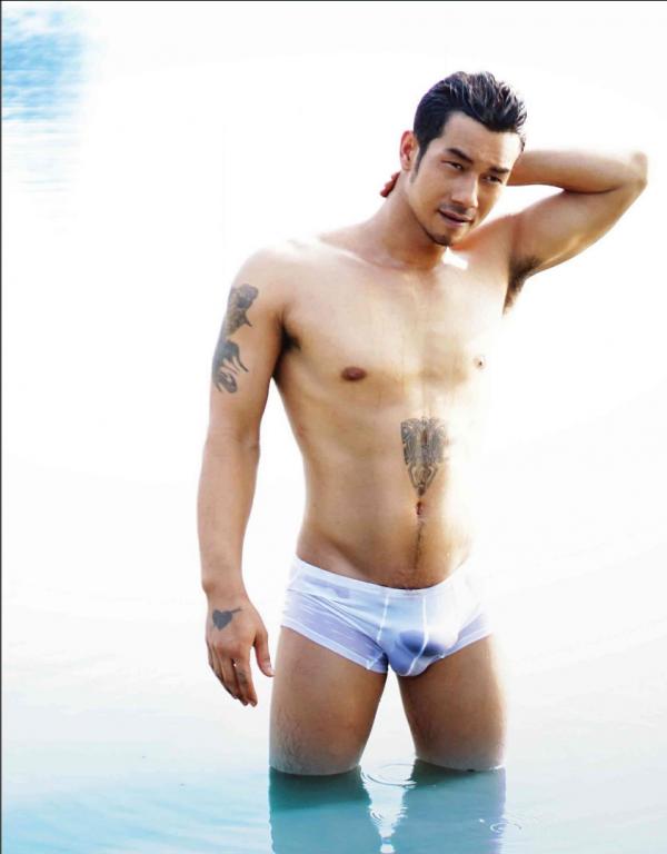 MAN-OMG-3---Guy-On-Hot-Street